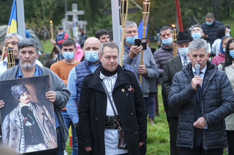Így ünnepelte a magyarellenes egyesület az úzvölgyi katonatemetőben a román hadsereg napját