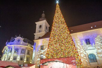 Energiatakarékos izzókkal biztosítják az ünnepi fényeket a nagyszebeni karácsonyi vásáron