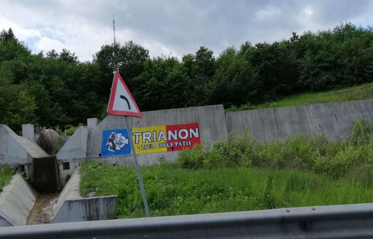 Gyorsan eltávolították a román legionárius-fasiszta jelképpel ellátott Trianon-graffitit