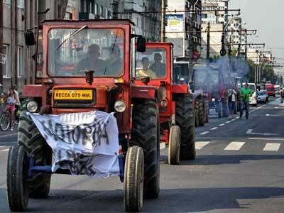 Traktorokkal készülnek a parlament elé vonulni a mezőgazdaság alultámogatottsága miatt tiltakozó gazdák
