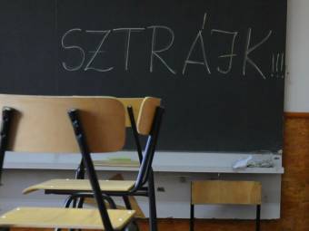 Sztrájkkal fenyegetőznek a fizetésükre váró tanárok