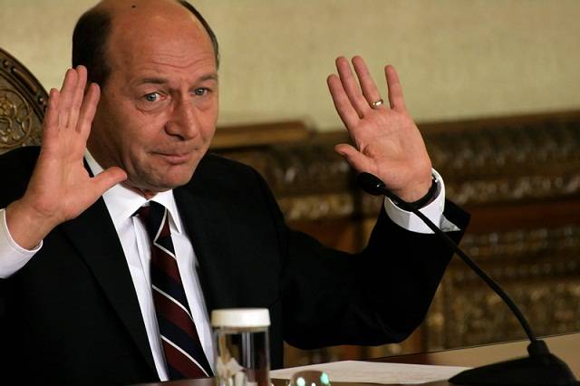 Băsescu fegyverszállítást és újabb Moszkva elleni szankciókat szorgalmaz