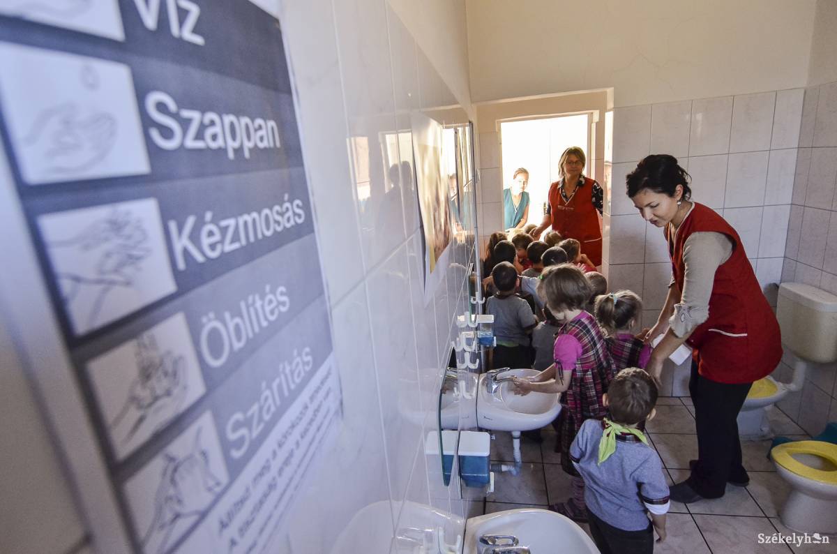 A romániai tanügy „mosdatlan” oldala – Továbbra is gondot okoz az alapvető higiéniai szolgáltatások hiánya a vidéki iskolákban