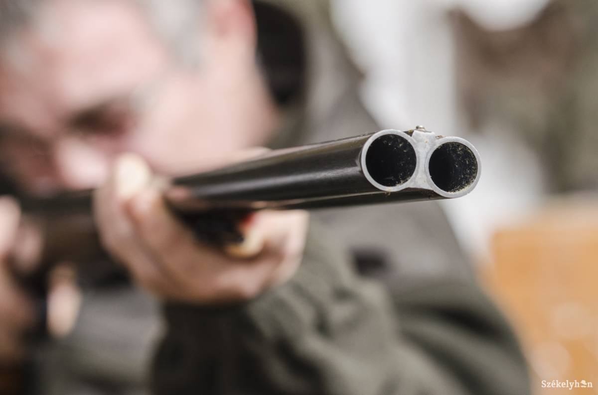 Orvvadászat és törvénytelen fegyvertartás miatt nyomoz a rendőrség