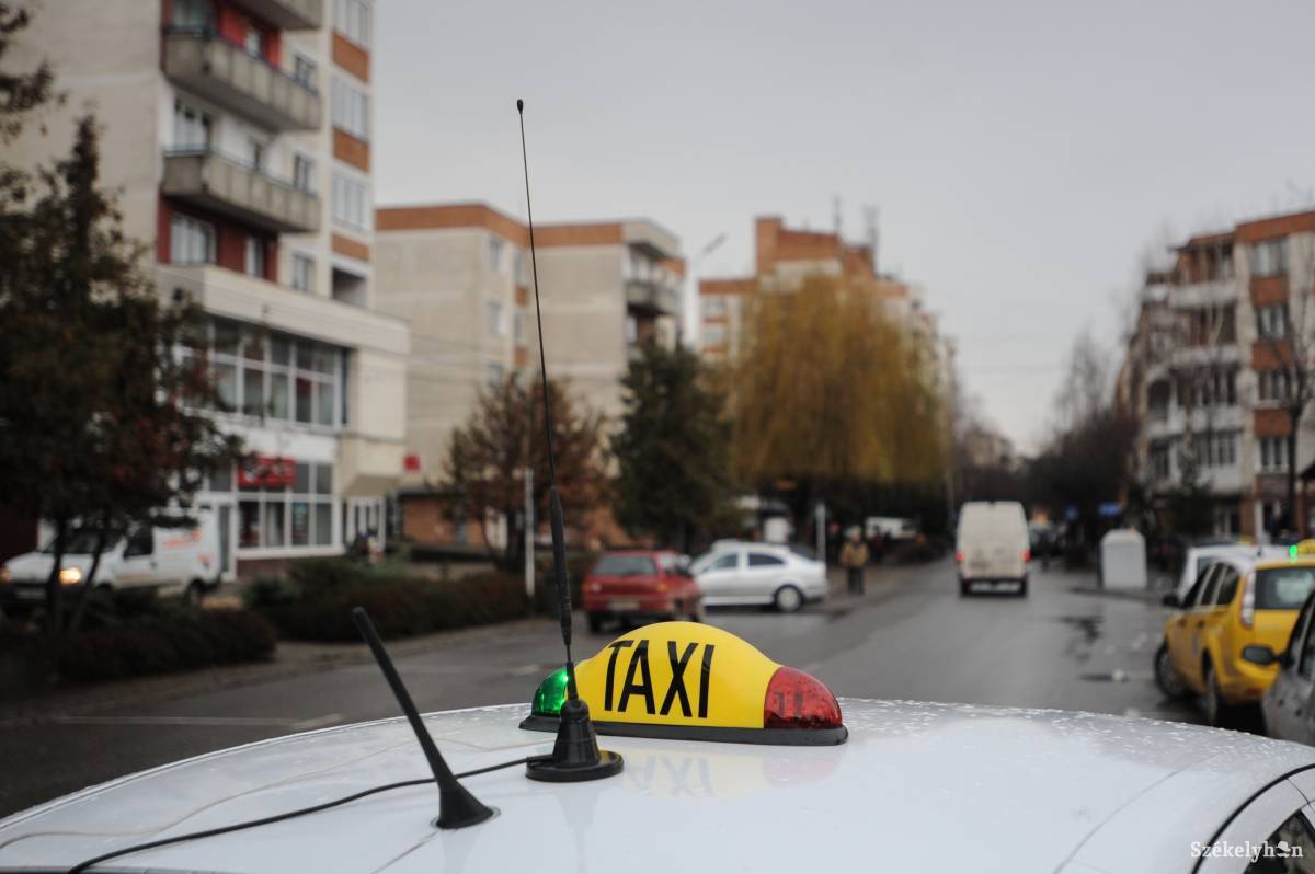 Tiltakoznak a taxisok a borravalóadó ellen