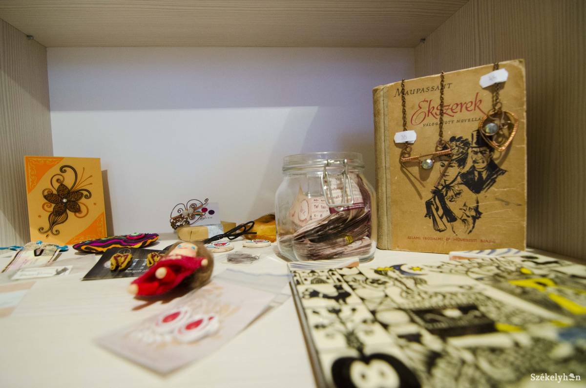 A kézművességet népszerűsíti Udvarhelyen a KézMűvész Kávézó