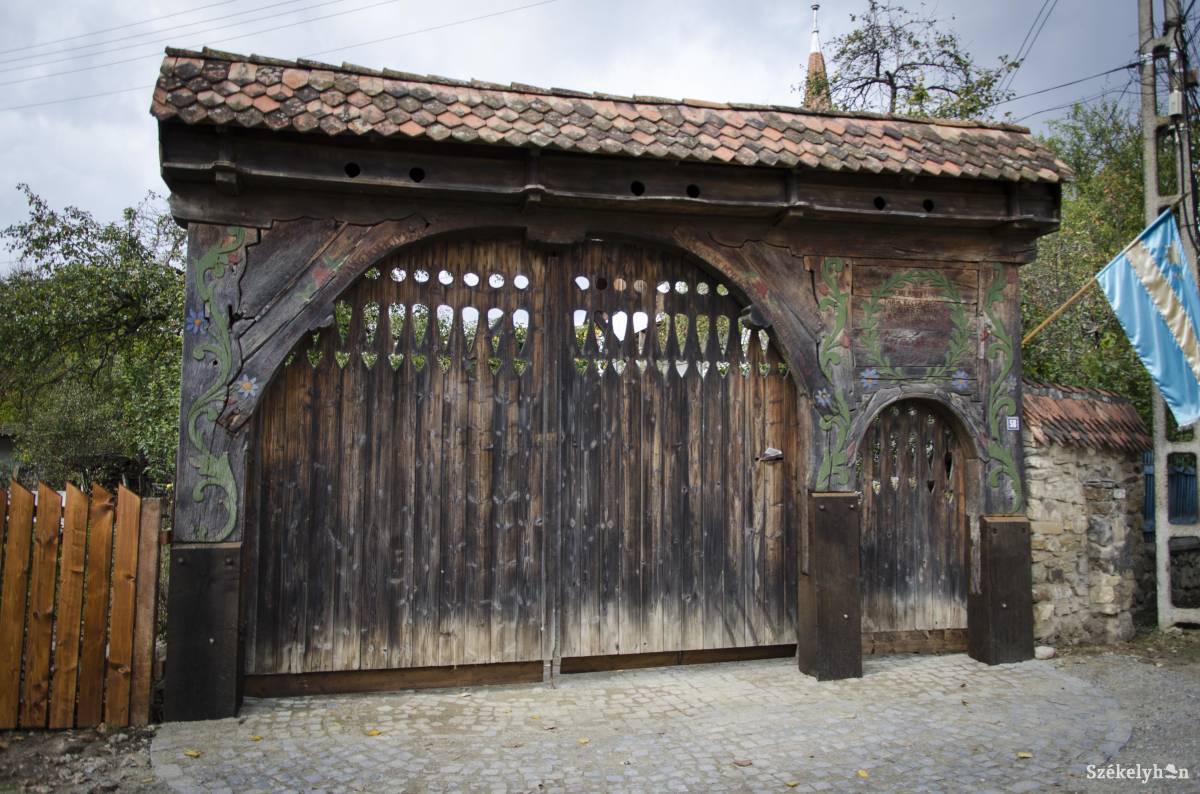 Kétszáz éves kaput restauráltak Oklándon