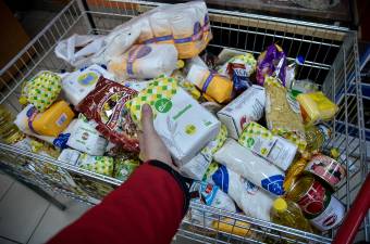 Tartós élelmiszerekkel segítik a keresztúri otthon lakóit a székelyudvarhelyi diákok