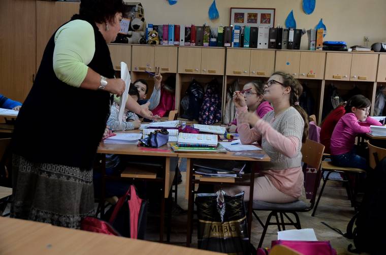 Az „eltiltott” magyar tanítók továbbra is megtartják a románórákat