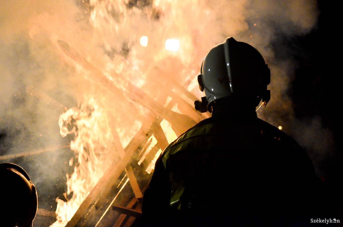 Óriási kár maradt a varsági tűz után