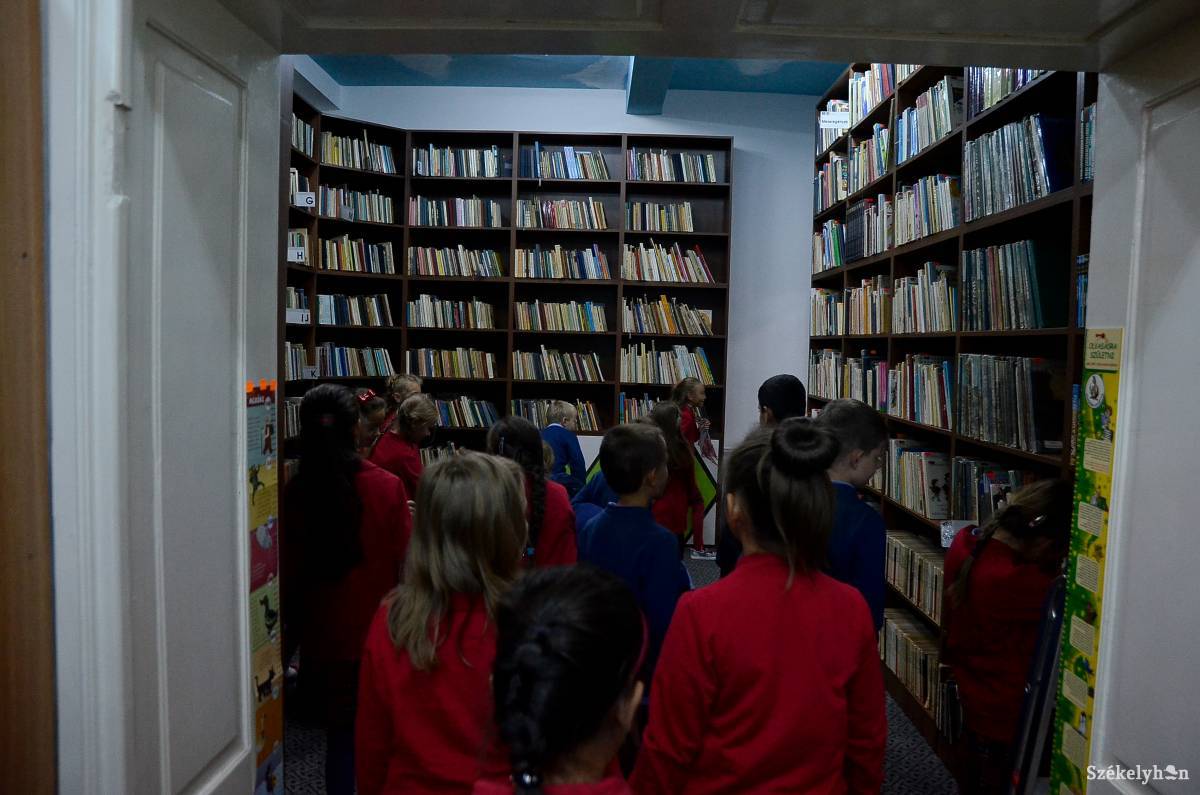 Magánkezdeményezést karol fel az önkormányzat – gyerekkönyveket gyűjtenek a könyvtárnak