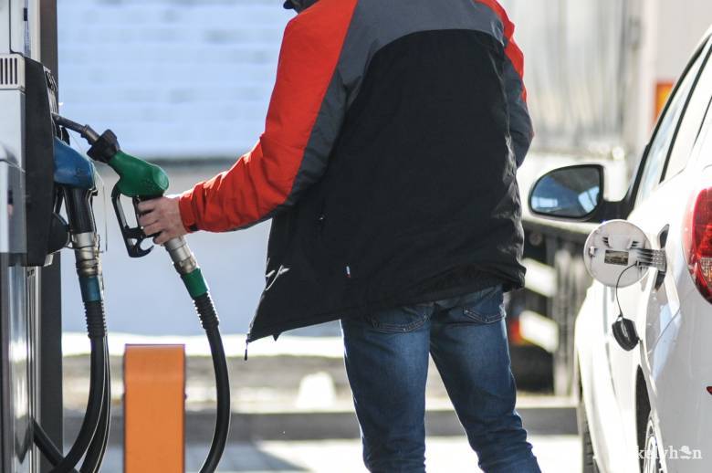 „Botrány, spekuláció”: Szlovéniában megrohamozták a benzinkutakat a drágulás miatt