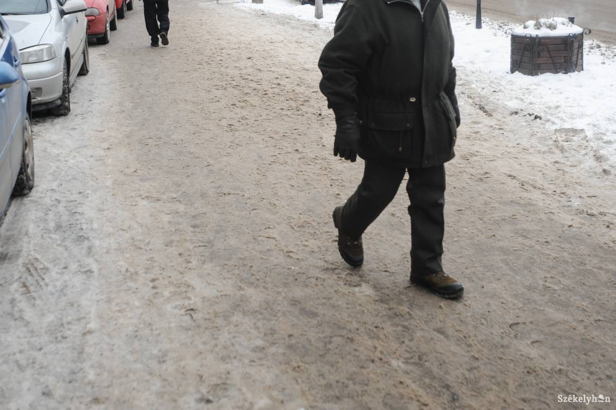 Ahol már az első hó után büntettek havas járdaszakasz miatt