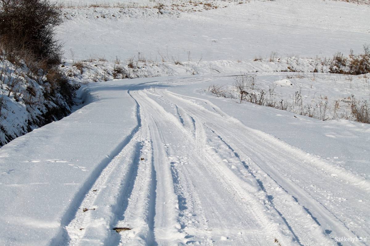 Egyetlen megyei utat zárnak le a téli időszakra Háromszéken