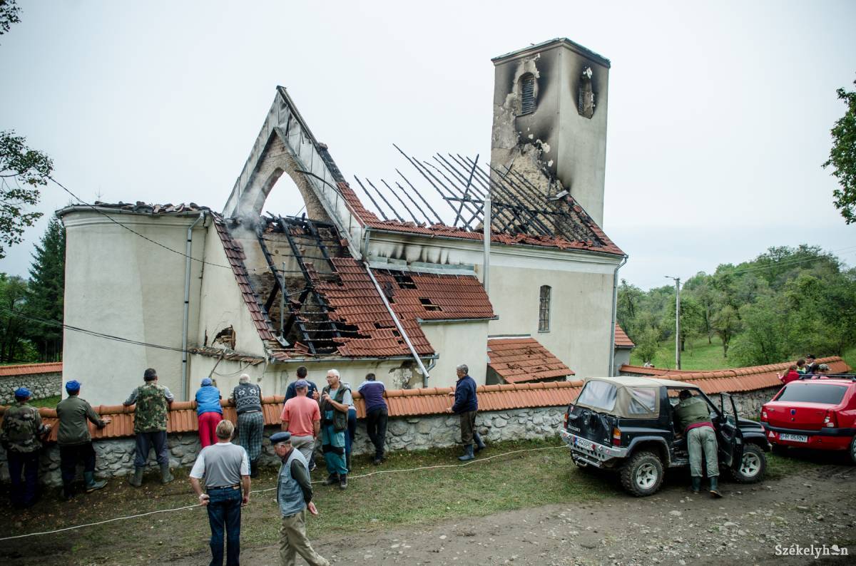 Hamarosan elkészül a leégett atyhai templom újjáépítési terve