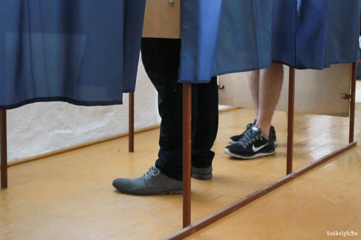 Népszavazás – megkezdődött a voksolás a férfi és nő házasságán alapuló családfogalom alkotmányba iktatásáról