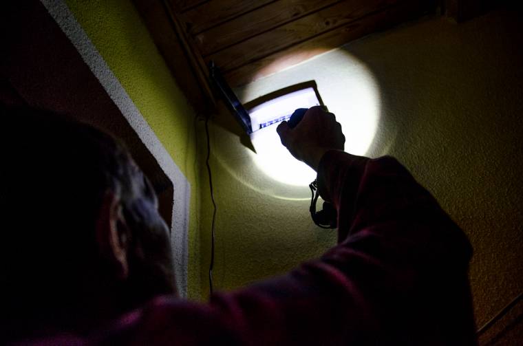 Kovászna megye huszonegy településén akadozik az áramszolgáltatás a zord időjárás miatt