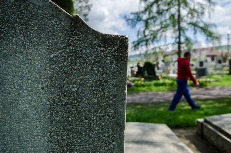 Kiderült, hogyan rongálták meg a sírokat a zsidó temetőben