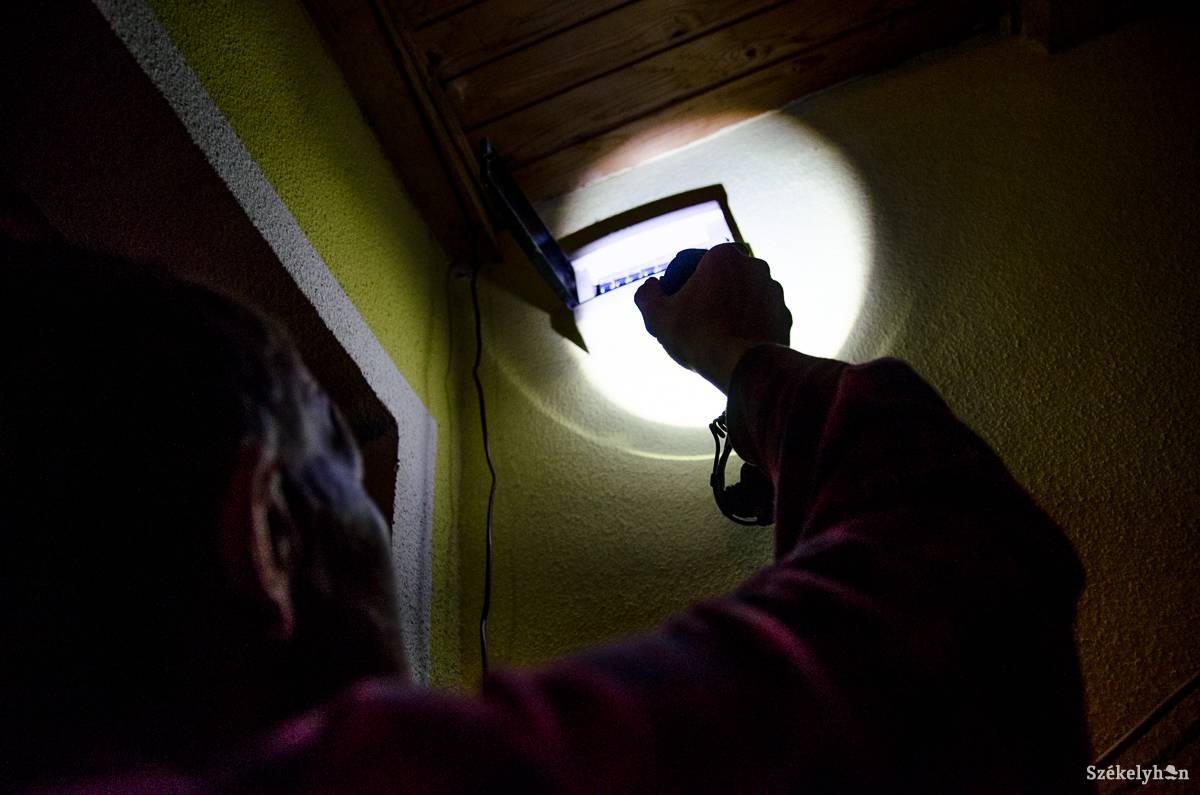 Kovászna megye huszonegy településén akadozik az áramszolgáltatás a zord időjárás miatt