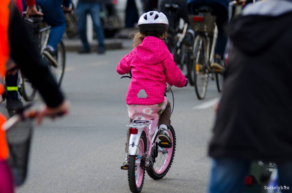 Közösségépítő rendezvénnyé növi ki magát a tizedik kerékpáros adománygyűjtő akció