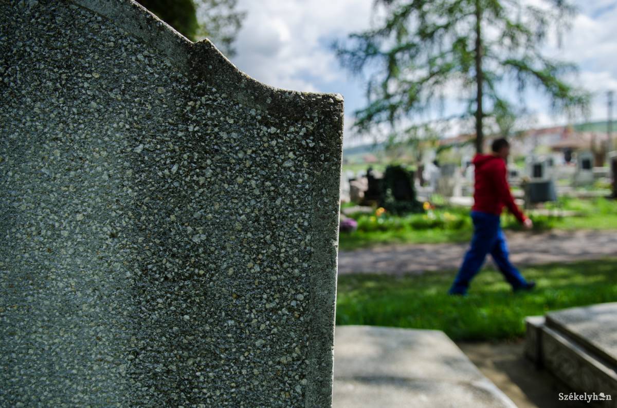 Kiderült, hogyan rongálták meg a sírokat a zsidó temetőben