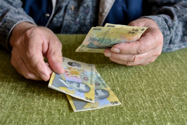 A nyugdíjak megduplázását ígéri három éven belül a román kormány