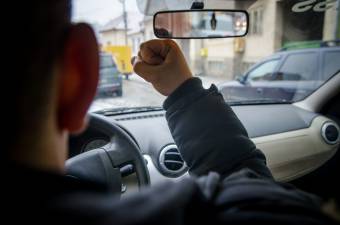 Fellépne a rendőrség az agresszív sofőrökkel szemben – Ünnepekkor is dívik az erőszakos vezetési stílus