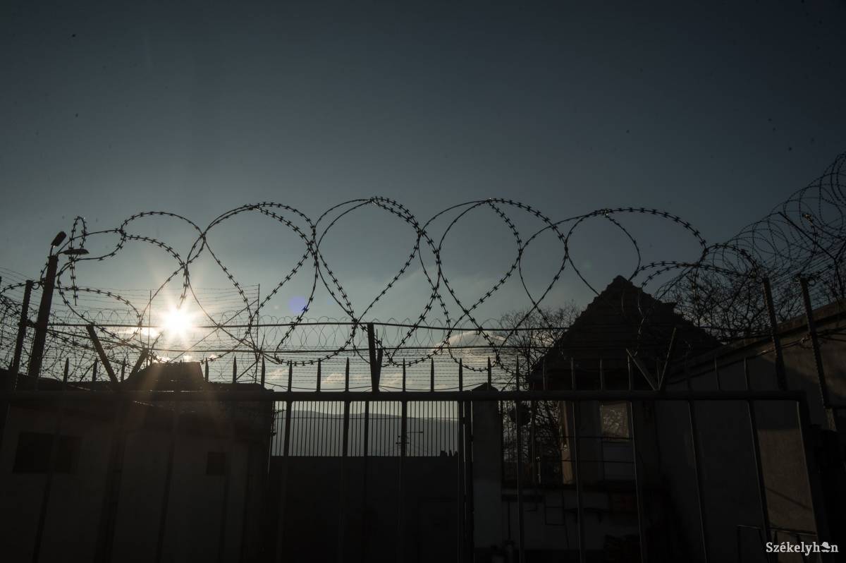 Elítélt csíkszentsimoni férfit azonosítottak és kísértek a börtönbe