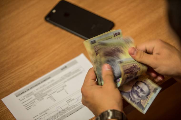Öt romániai háztartás közül kettő csak nehezen fizeti ki havi költségeit és számláit