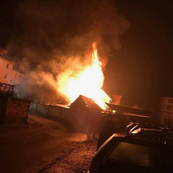 Lángolt az épület az udvarhelyi lakónegyedben