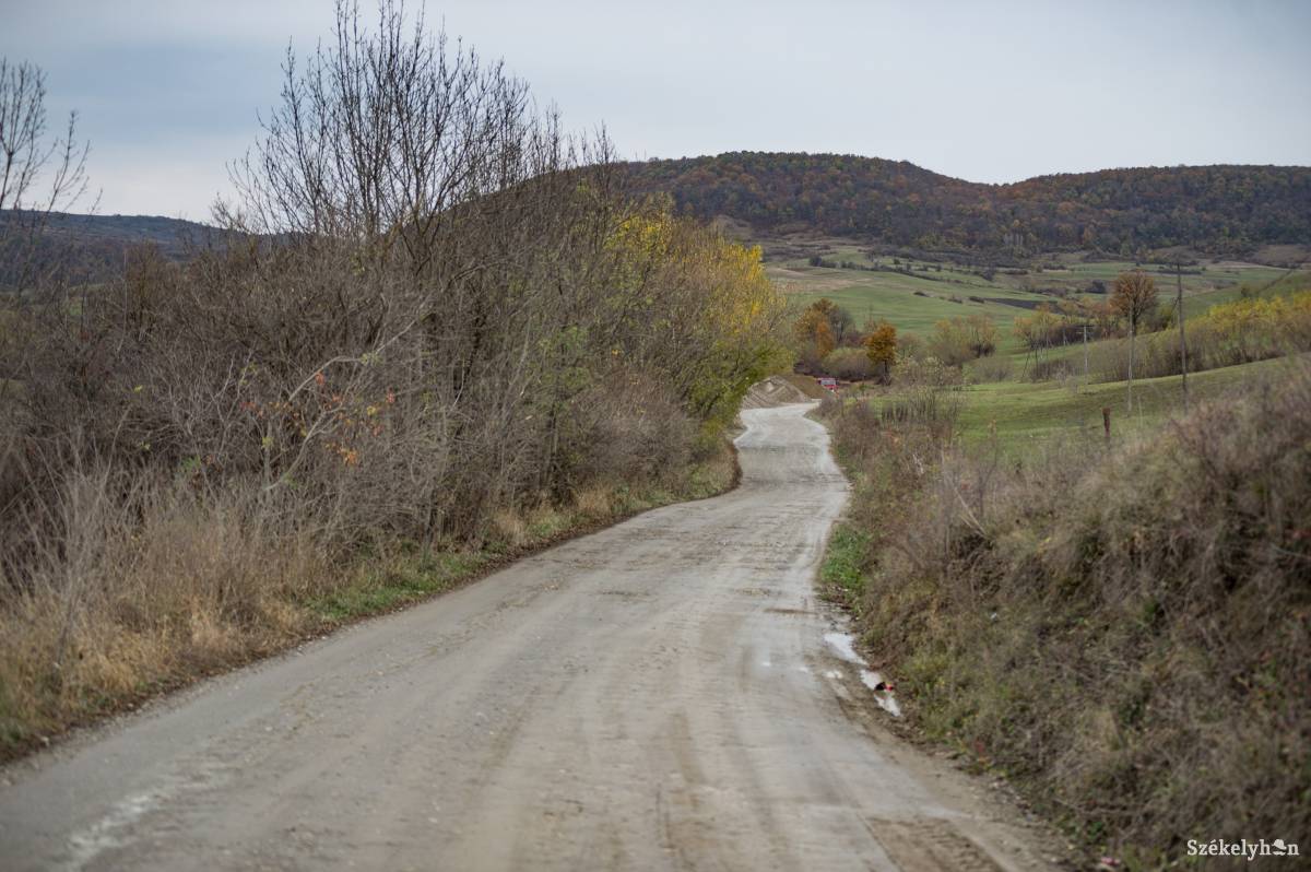 Tizenegy kilométeren újítják fel a 135-ös megyei utat