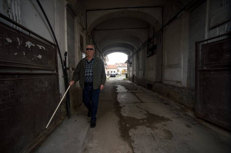 Közel százezer látássérült ember él Romániában