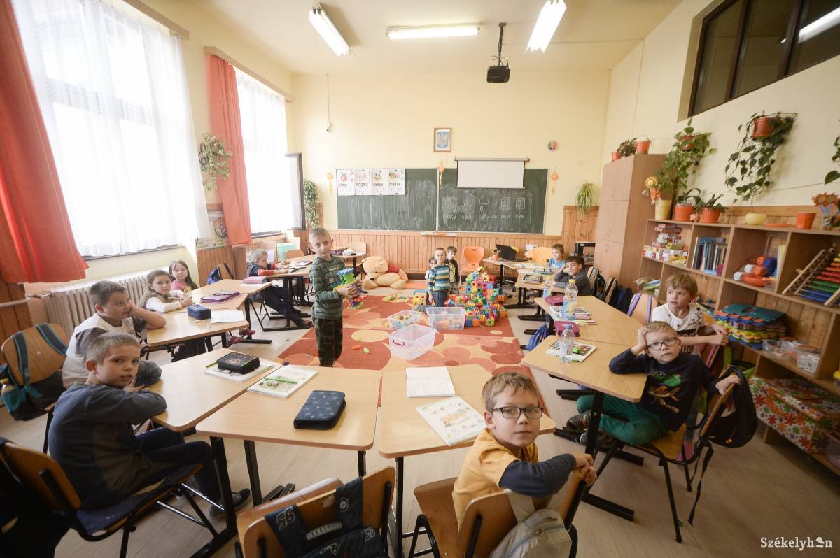 RMDSZ: törvénytelen a magyar tanítók pénzét levágó rendelet