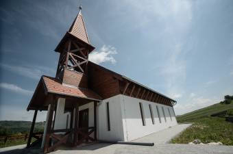 Templomot avatnak Décsfalván