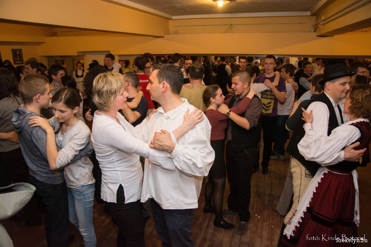 Székelyudvarhelyen ünneplik a negyvenéves erdélyi táncházmozgalmat