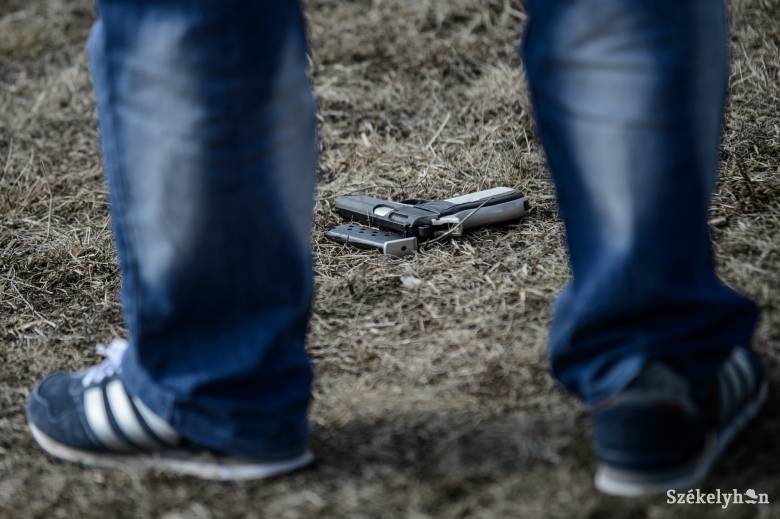 Tudatosítani kell, hogy egy fegyver mire képes – Pszichológus az iskolai atrocitásokról