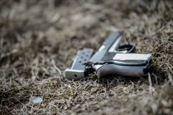 Felettese pisztolyával követett el öngyilkosságot egy fiatal rendőr Iaşi-ban egy parkban