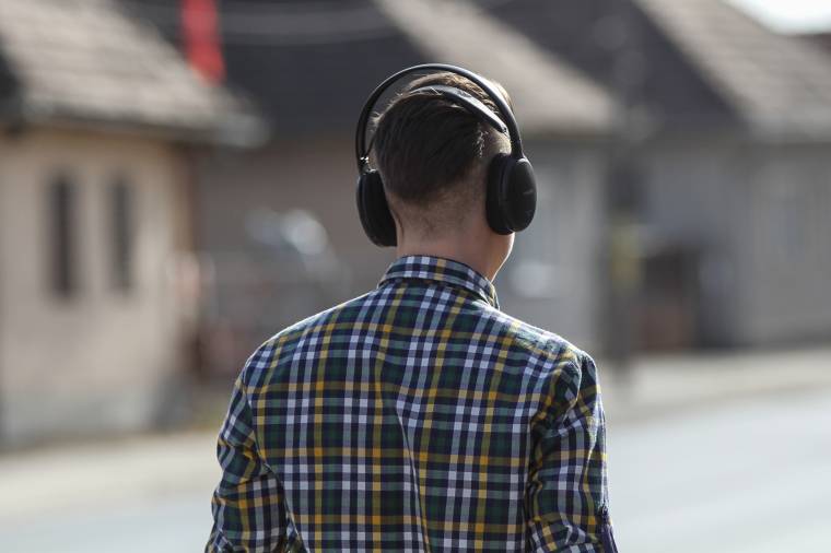 Halláskárosodással is járhat a hangos zene hallgatása