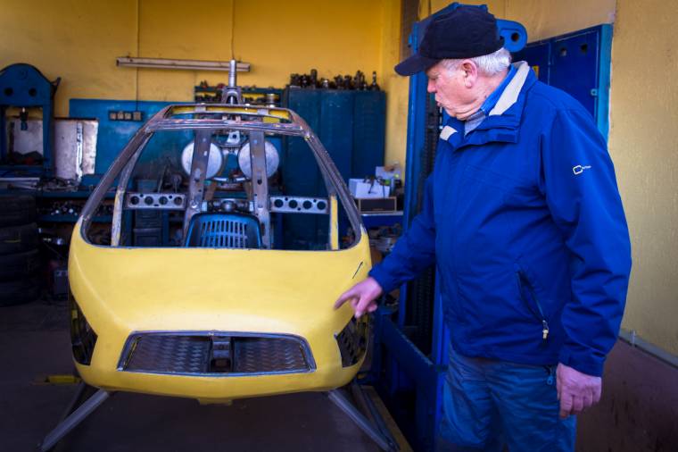 Érzésből épít helikoptert egy udvarhelyi nyugdíjas