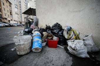 Még nem tudni, jövőtől ki szedi össze és szállítja el a hulladékot Maros megyében