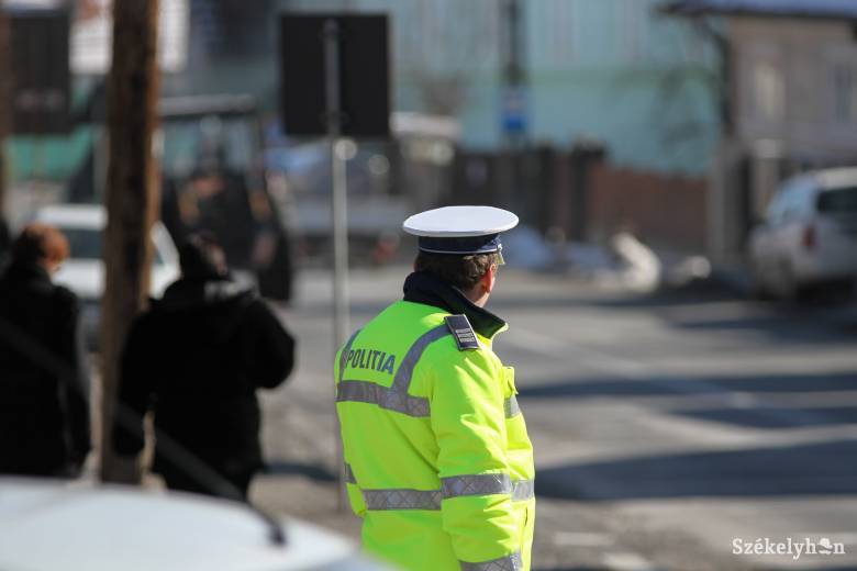 Ittas, jogosítvány nélküli sofőr próbált elmenekülni a rendőrök elől Lövétén