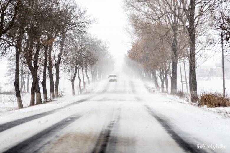 Tizenegy megyében havazásra, hófúvásra figyelmeztetnek, jég bárhol képződhet