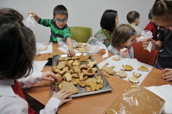 Karácsonyra hangoló foglalkozások gyerekeknek: adventi barkácsolást, kézművesvásárt szerveznek Erdély-szerte