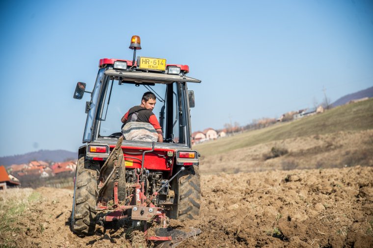 Segítség nélkül nehezen igényelhető agrártámogatás – a magyar gazdáknak leginkább a román űrlapok kitöltésével adódnak gondjaik