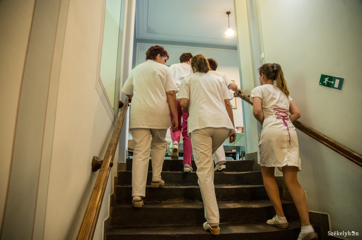 Már közel ezer egészségügyi dolgozó fertőződött meg koronavírussal Romániában