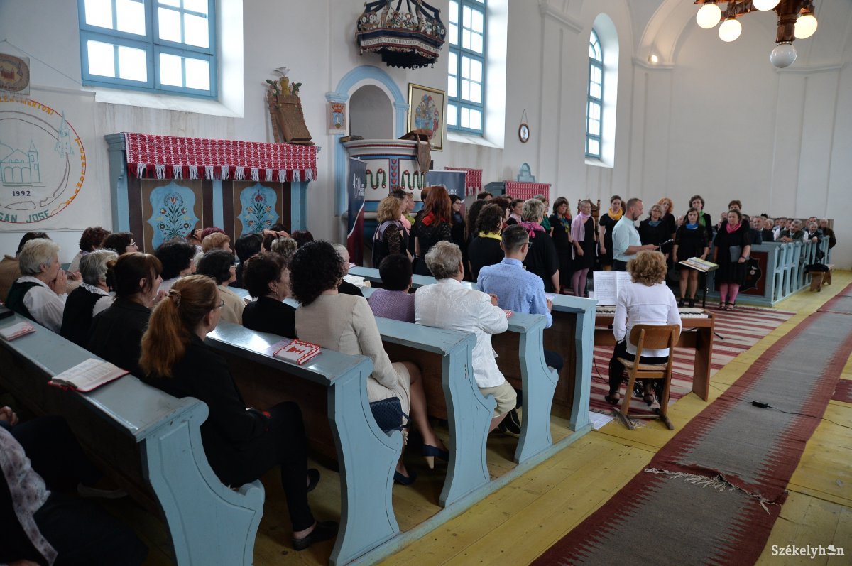 A Nagy-Homoród menti unitárius egyházközségek Homoródszentmártonban adtak hálát a 450 évért