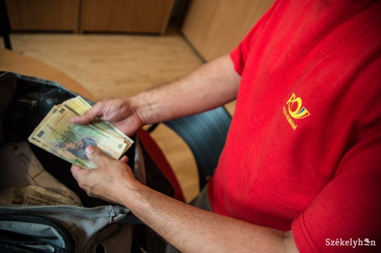 Közel 300 ezer lejt tartalmazó zsákot tulajdoníthatott el egy férfi egy postai autóból – most keresik