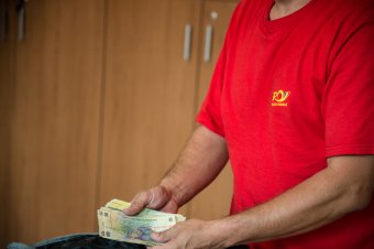 A szakszervezet szerint a postai alkalmazottak több mint fele minimálbéren dolgozik