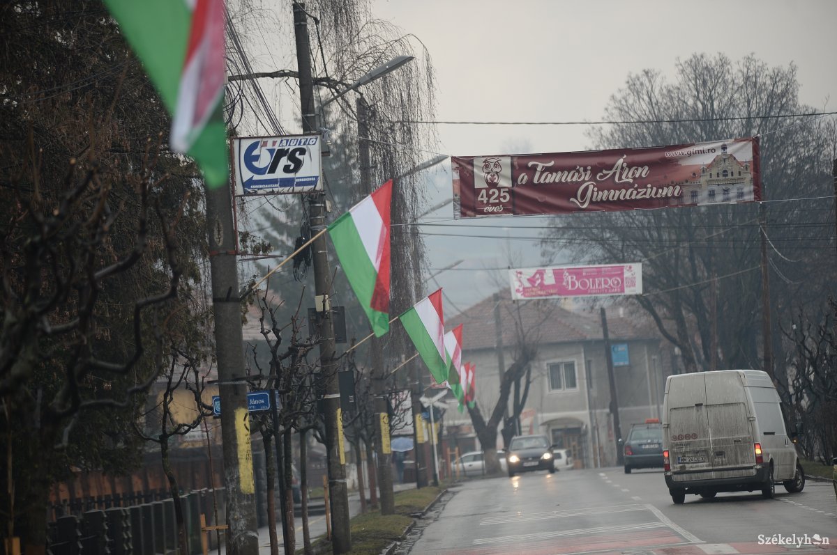 A maximálisan kiszabható bírságot adta a prefektus a Székelyudvarhelyen kifüggesztett magyar zászlók miatt