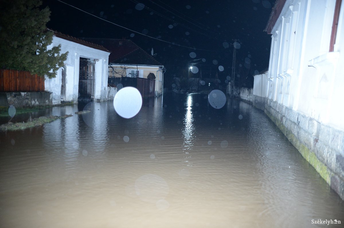 Belügyminisztérium: tizenöt megyében okoztak károkat az áradások